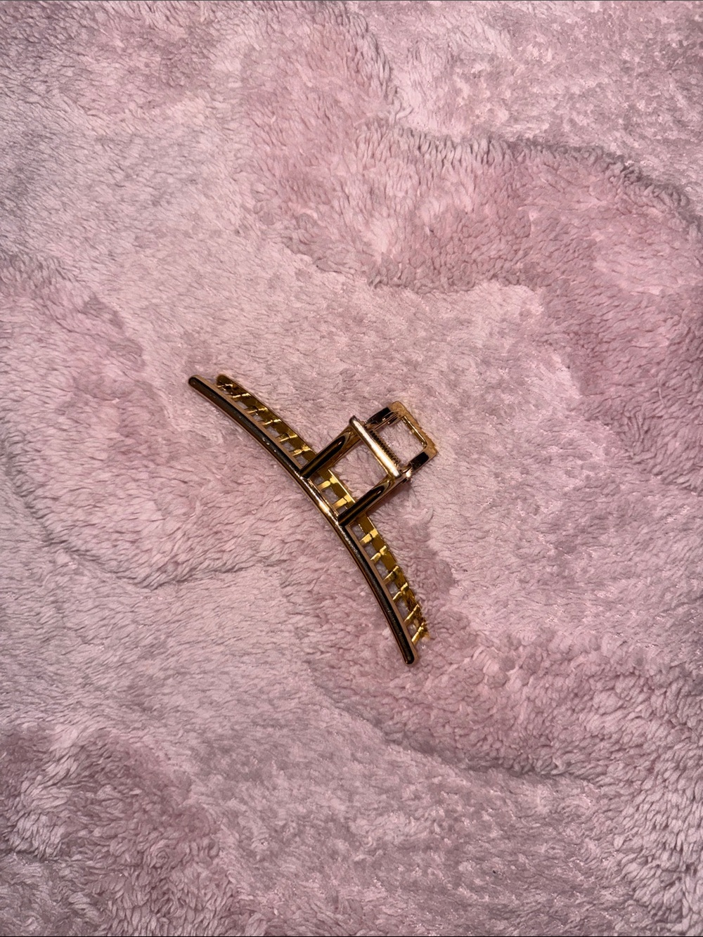Gold-Tone Women's Hair Claw Clip - Elegant Gold Accent